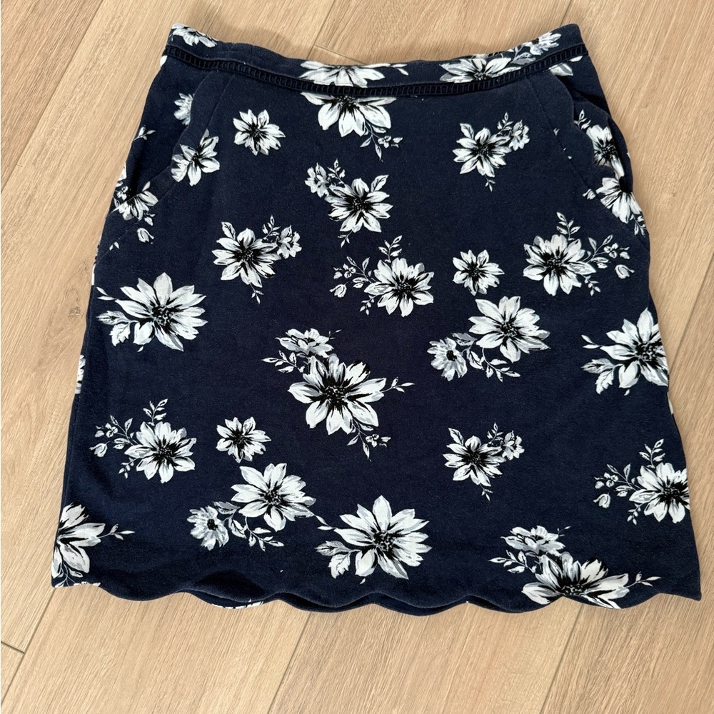 Chic Floral Black and White Mini Skirt